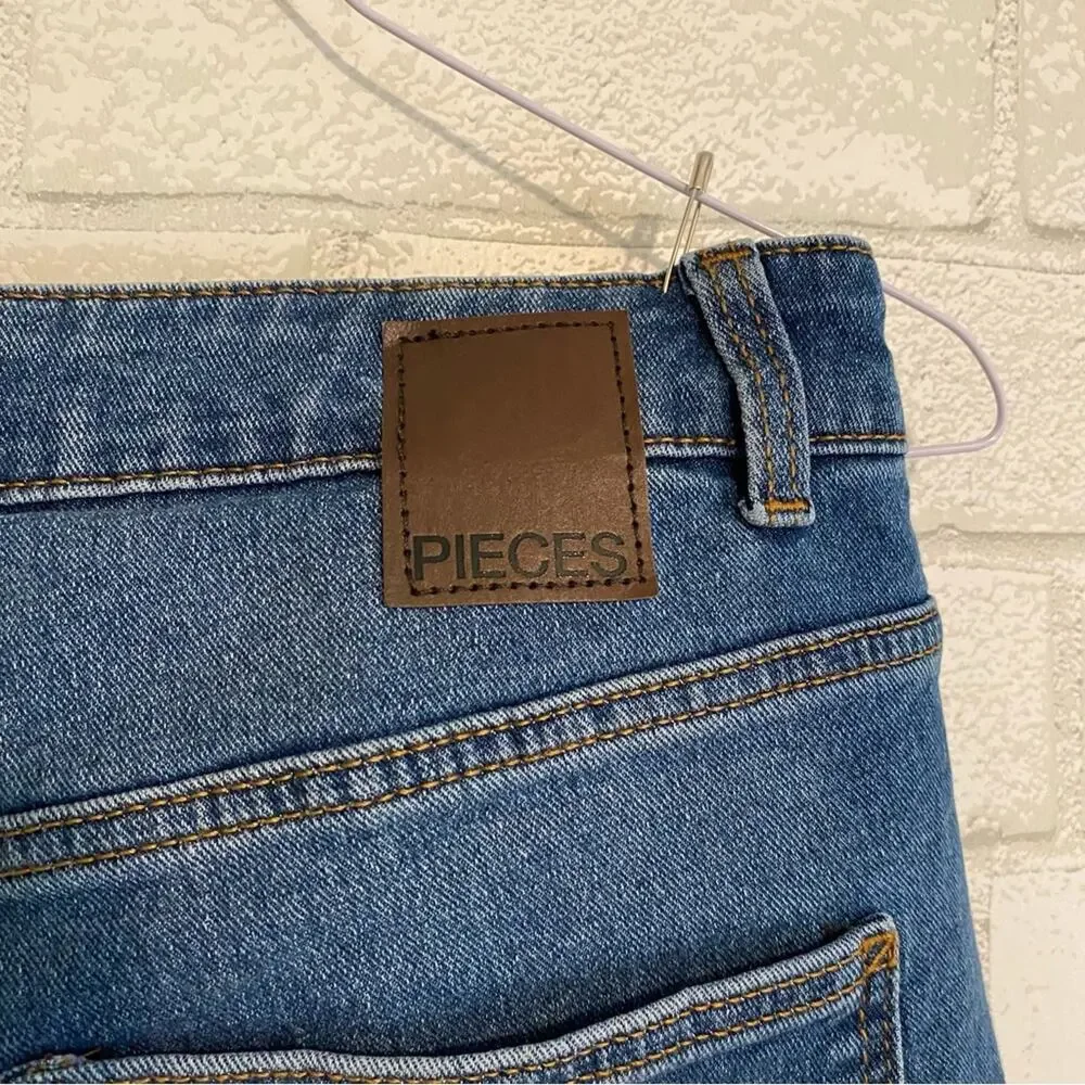 NWT $70 Pieces UK Denim Flare Fit High Waist Jeans MED NEW